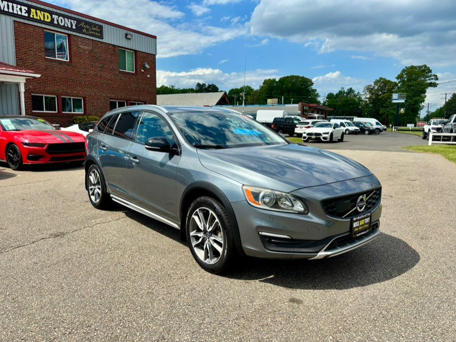 Used 2018 Volvo V60 T5 Cross Country w/ Convenience Package AWD/4WD image 3