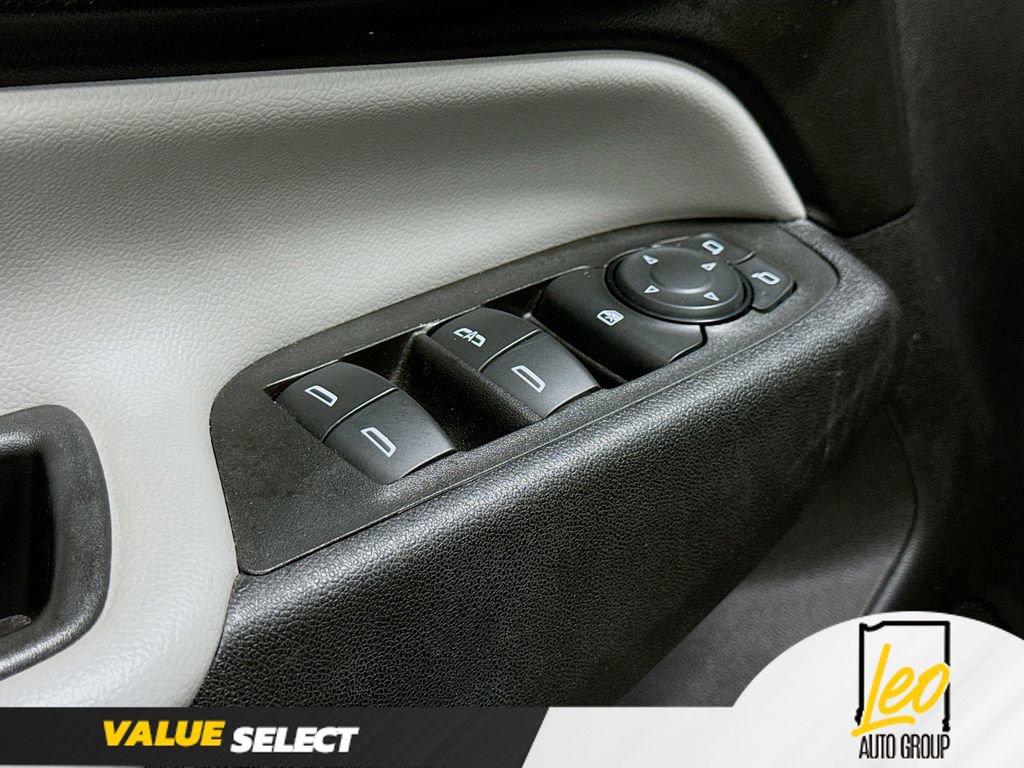 Used 2018 Chevrolet Equinox LS image 17