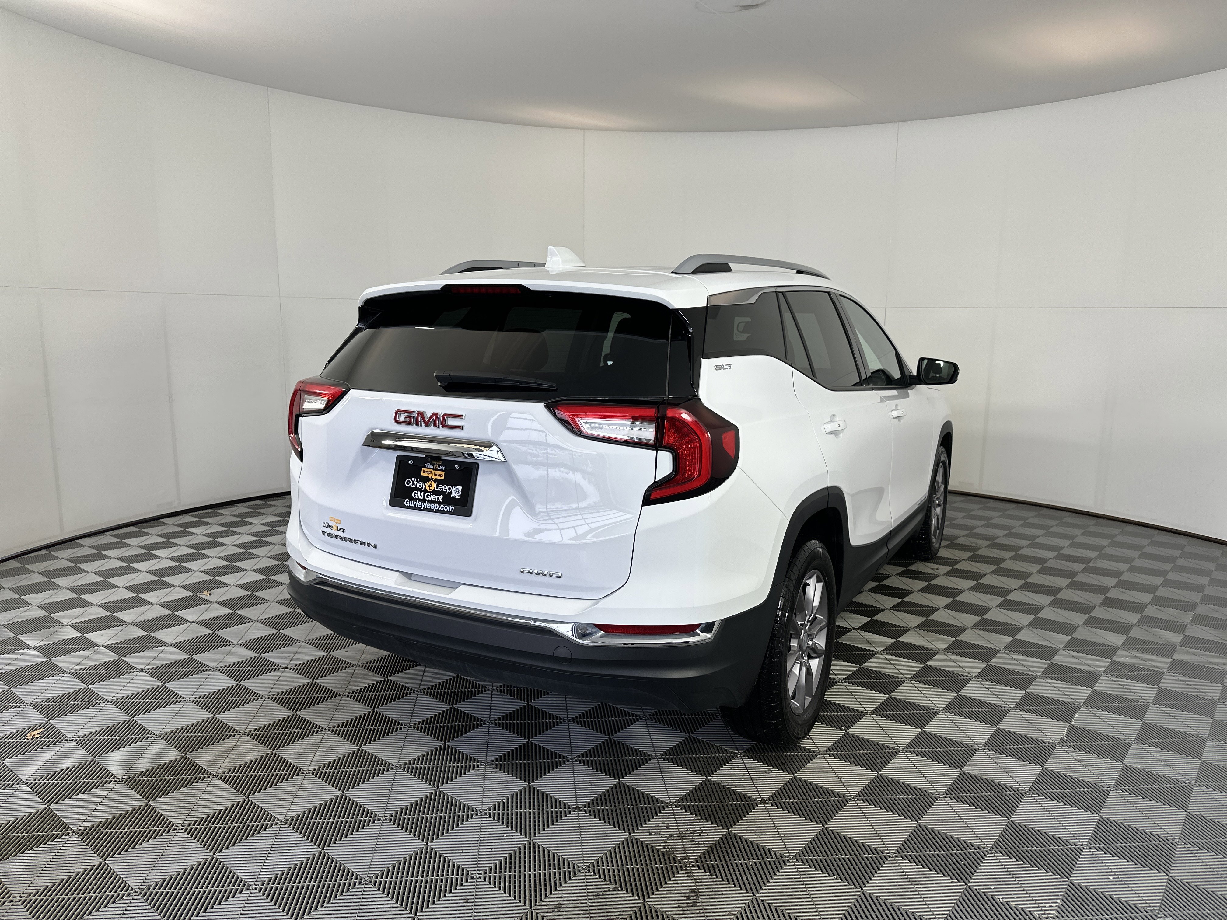 Certified 2024 GMC Terrain SLT image 10