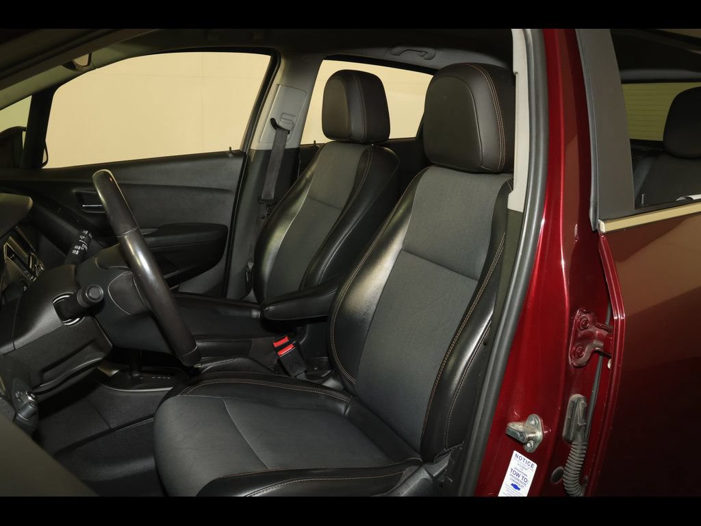 Used 2017 Chevrolet Trax LT w/ LT Convenience Package AWD/4WD image 16