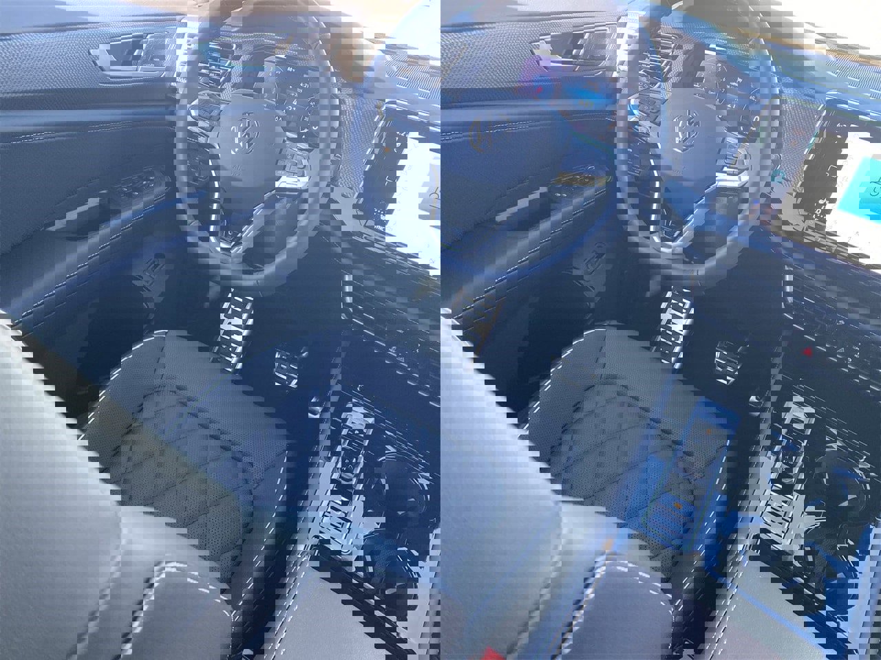 New 2026 Volkswagen Atlas Cross Sport SEL Premium R-Line image 10