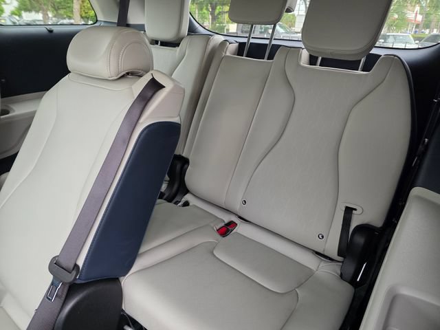 Used 2025 Kia Carnival SX FWD image 14