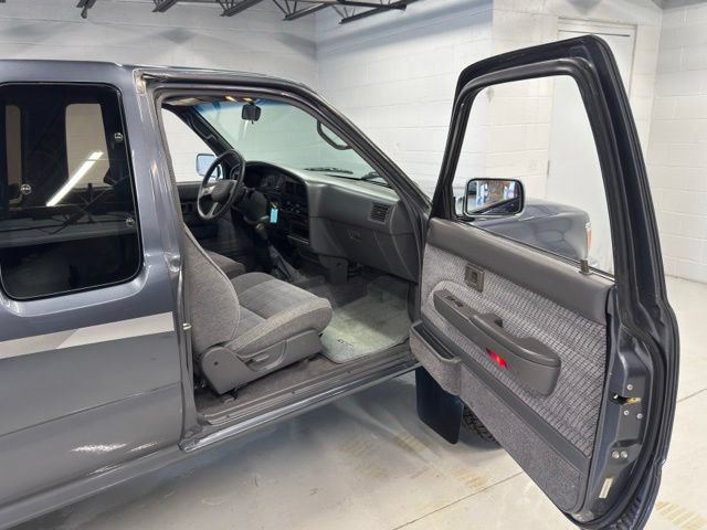 Used 1992 Toyota Pickup SR5 AWD/4WD image 17