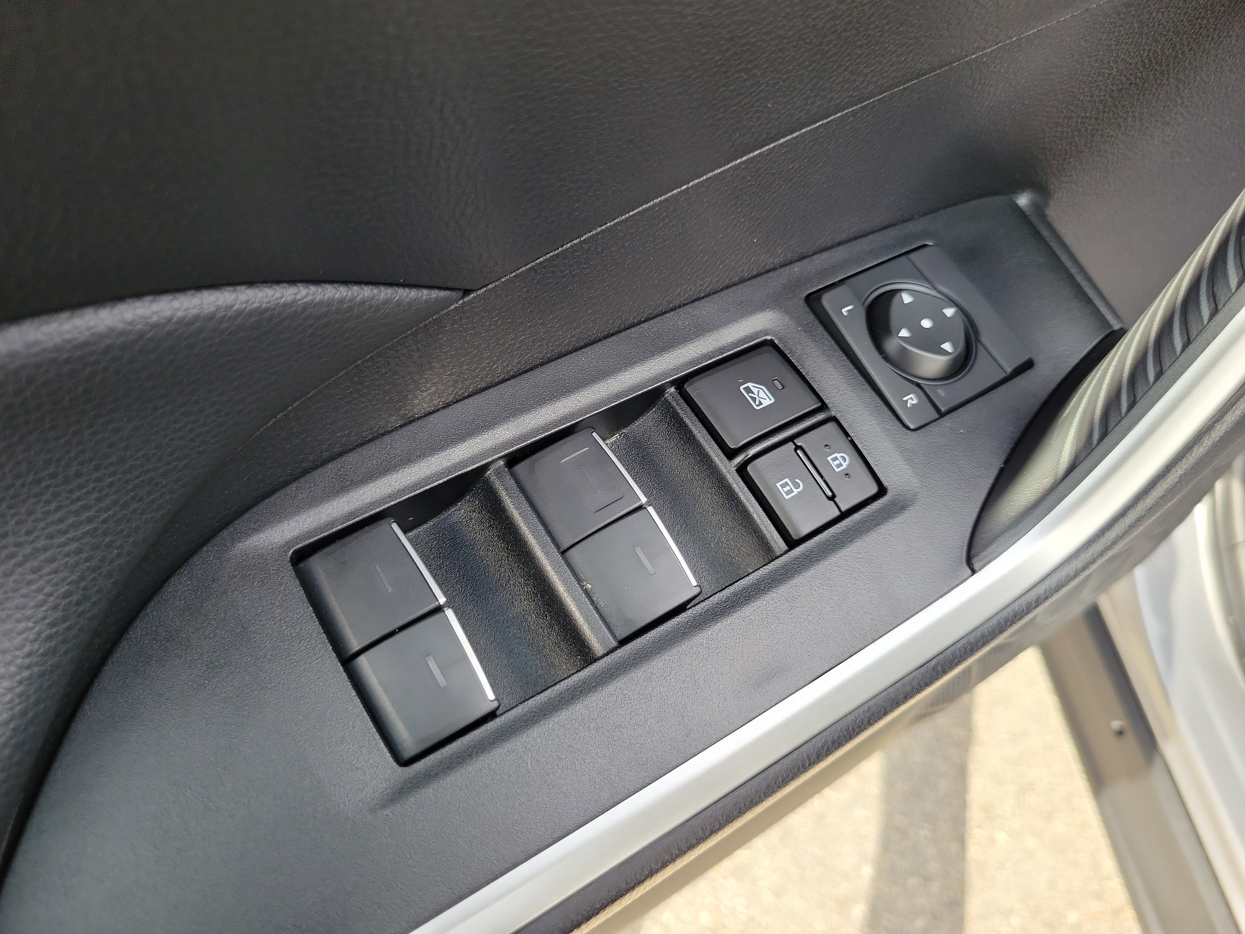 Used 2024 Toyota RAV4 SE image 24