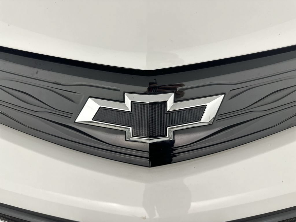 Used 2020 Chevrolet Bolt Premier w/ Infotainment Package FWD image 32