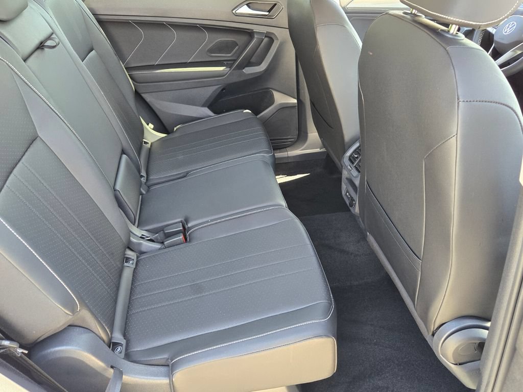 Certified 2023 Volkswagen Tiguan SE FWD image 18