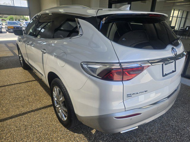 Used 2022 Buick Enclave Premium w/ Surround and Sites Package AWD/4WD image 4