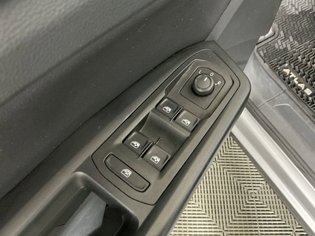 Used 2020 Volkswagen Atlas Cross Sport SE w/ Panoramic Sunroof Package image 22