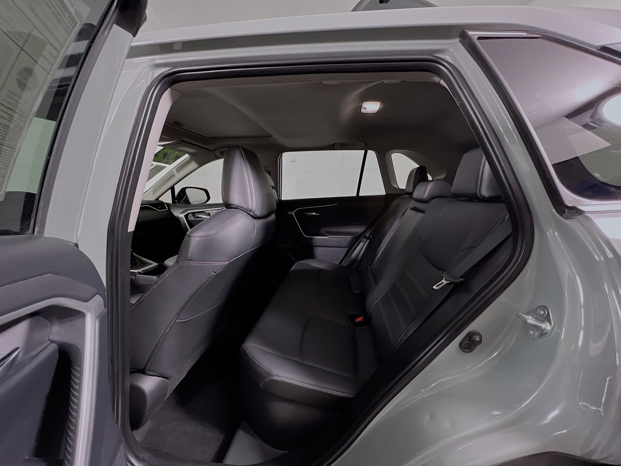 Used 2022 Toyota RAV4 XLE Premium image 29