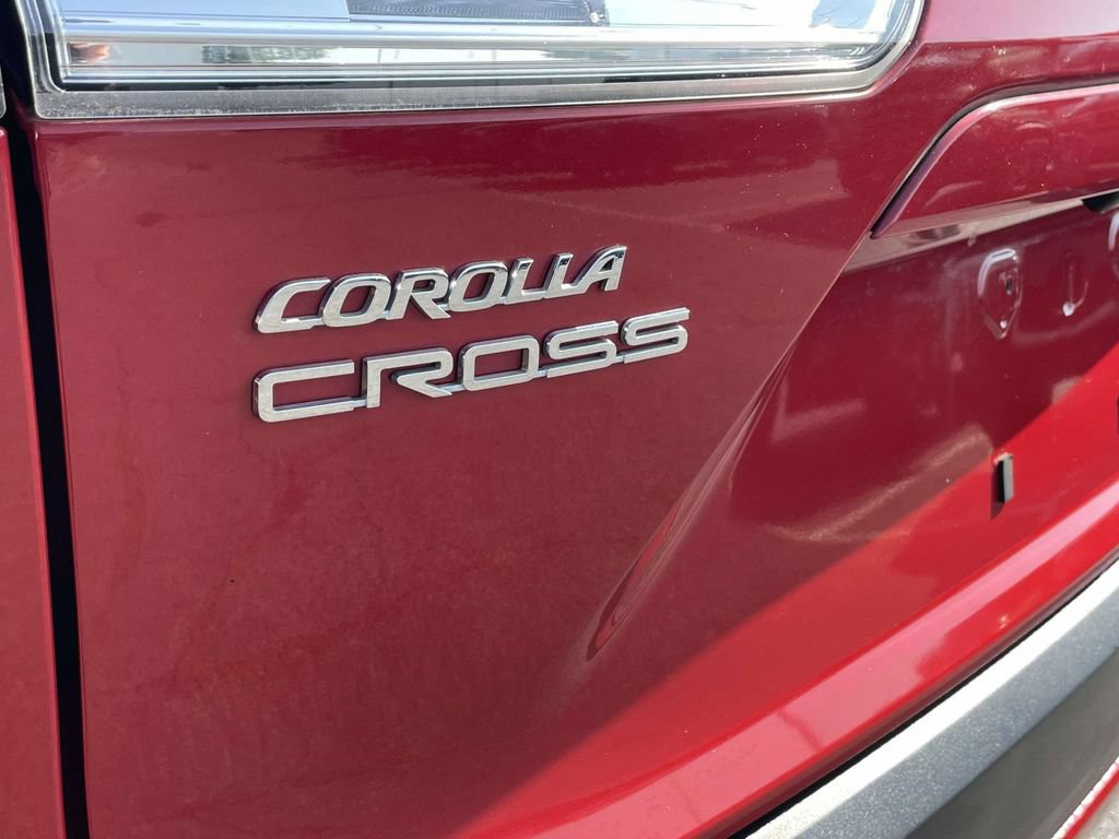 Used 2022 Toyota Corolla Cross LE AWD/4WD image 12