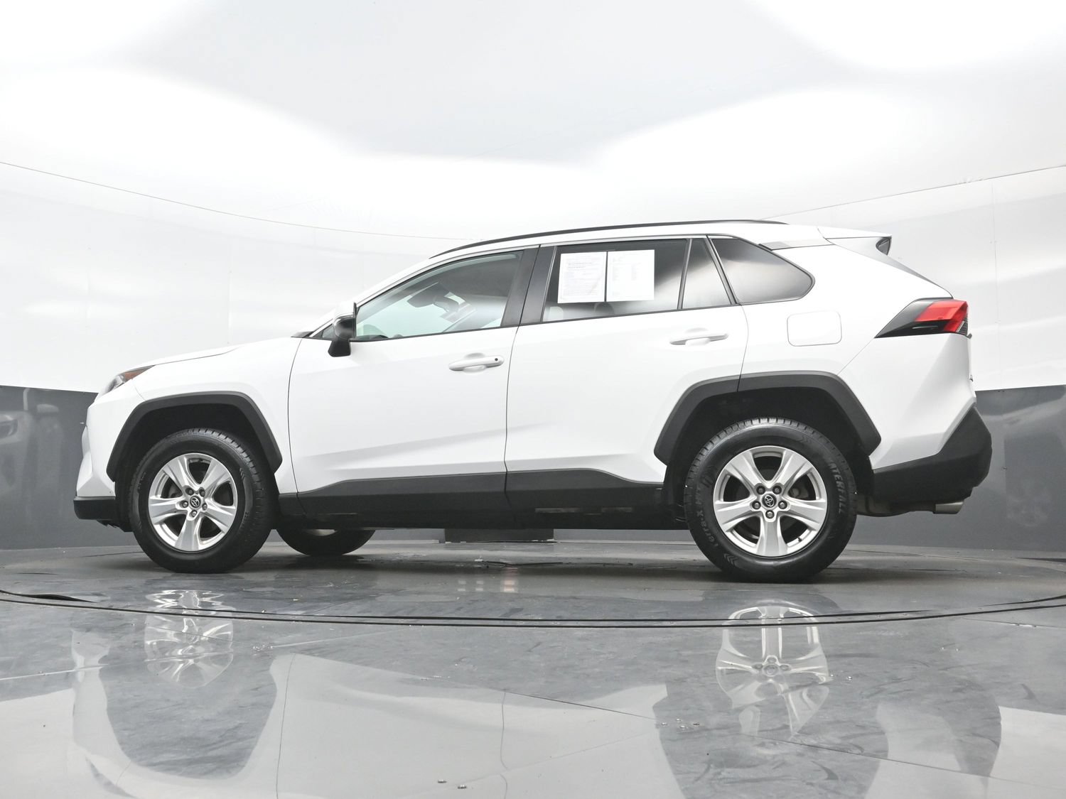 Used 2021 Toyota RAV4 XLE AWD/4WD image 27