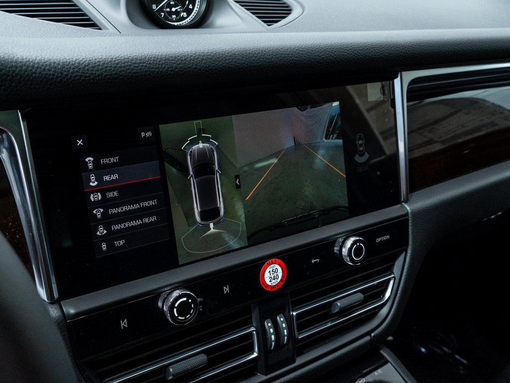 Used 2025 Porsche Macan image 19