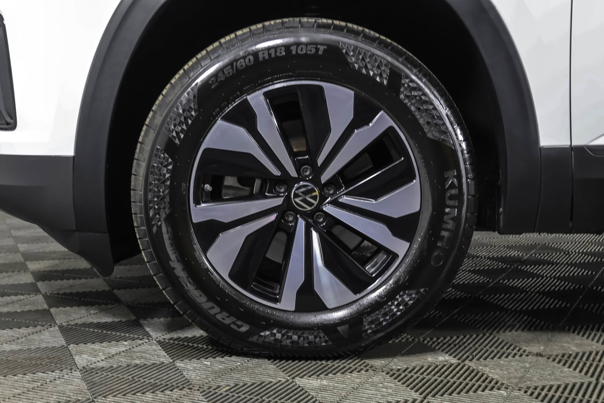 Used 2024 Volkswagen Atlas Cross Sport SE image 19