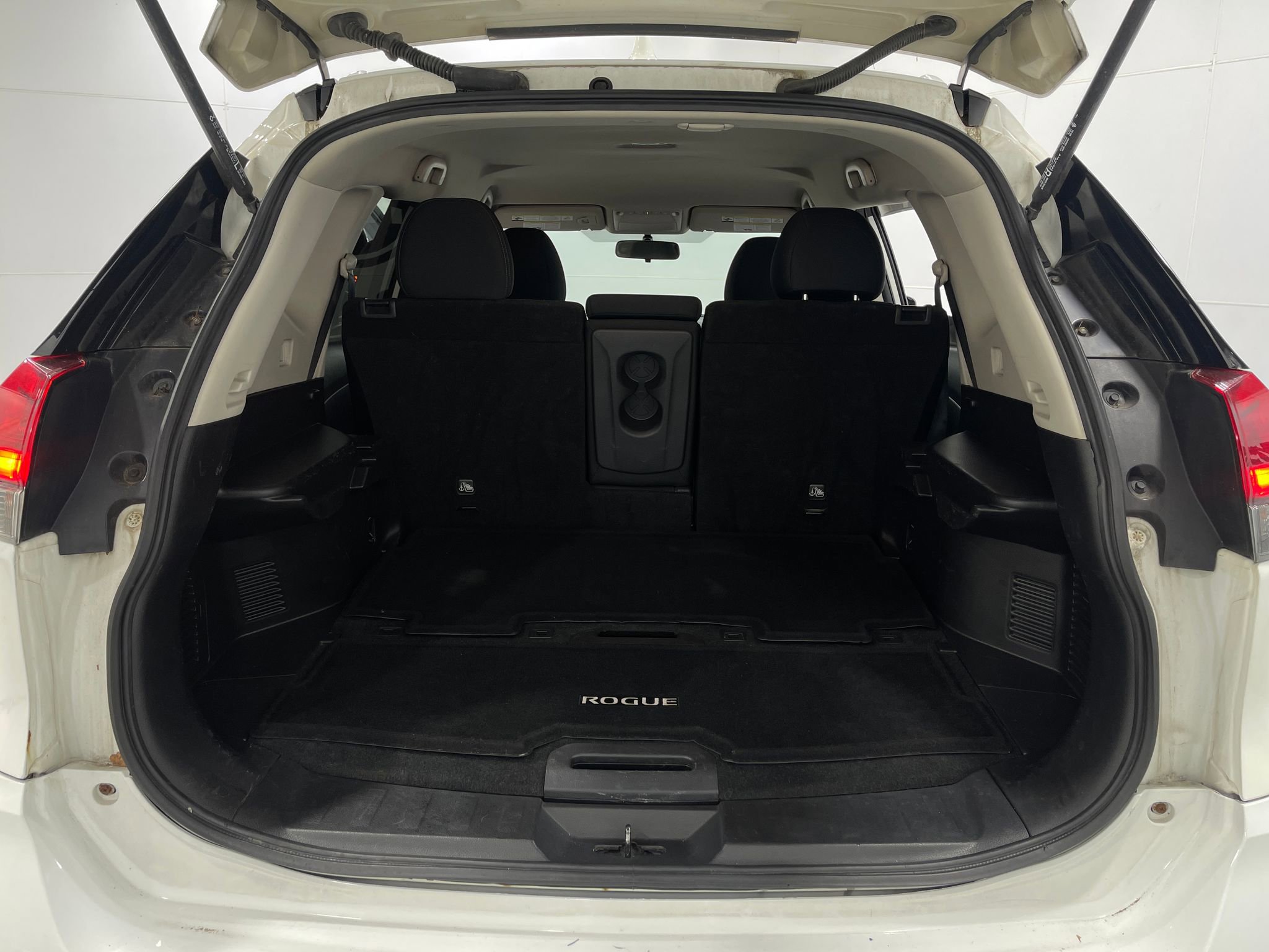 Used 2017 Nissan Rogue SV AWD/4WD image 23