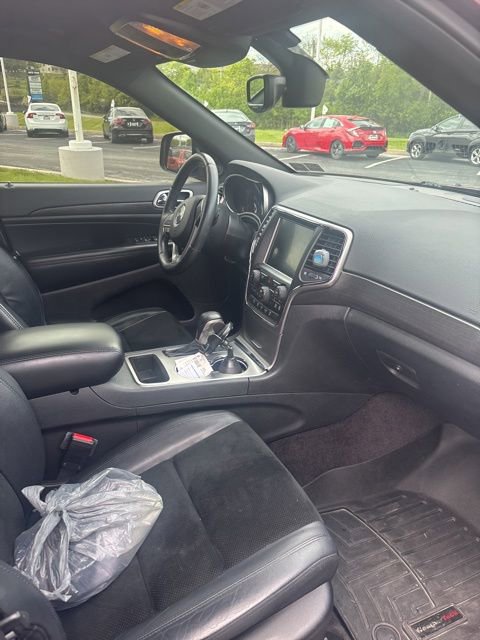 Used 2017 Jeep Grand Cherokee Altitude AWD/4WD image 7