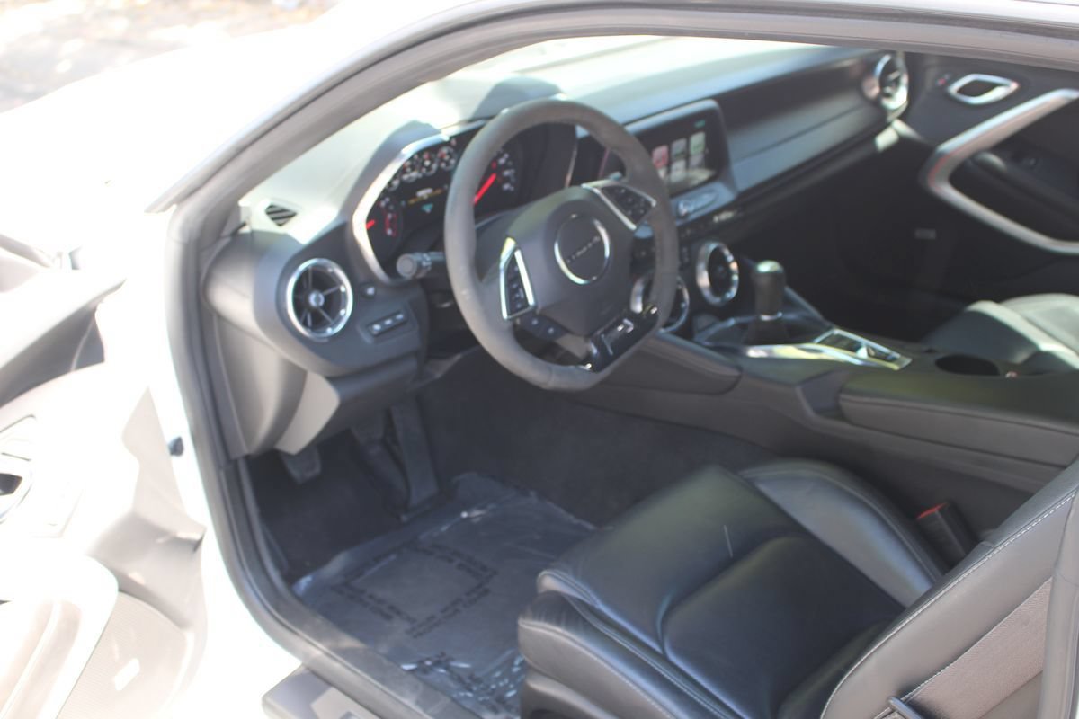 Used 2017 Chevrolet Camaro LT RWD image 7