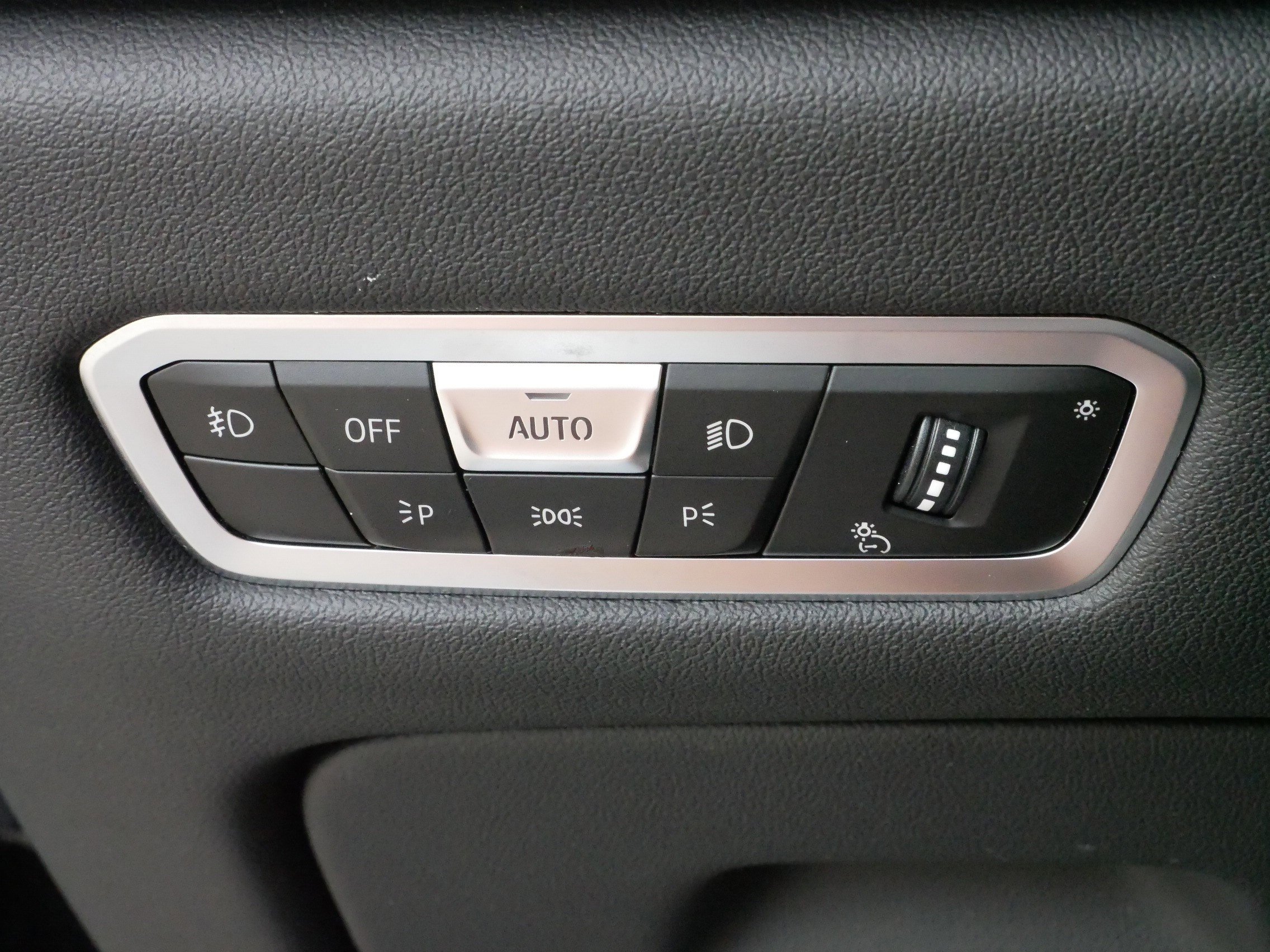 Used 2022 BMW X7 xDrive40i w/ M Sport Package image 26