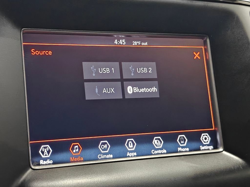Used 2021 Jeep Grand Cherokee Laredo AWD/4WD image 28