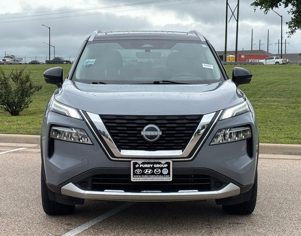 Used 2023 Nissan Rogue Platinum w/ Platinum Premium Package FWD image 3