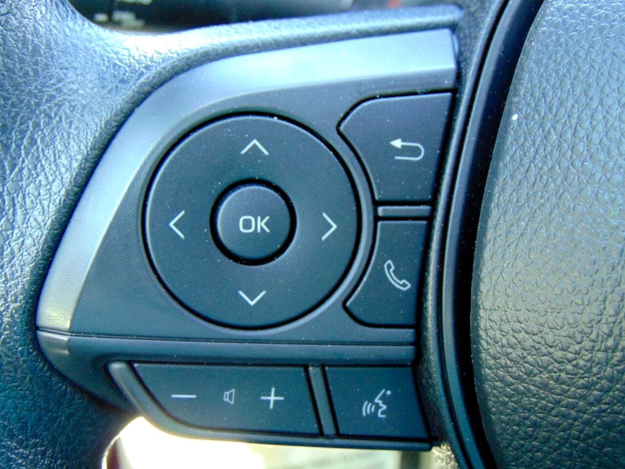 Used 2025 Toyota Corolla LE image 28