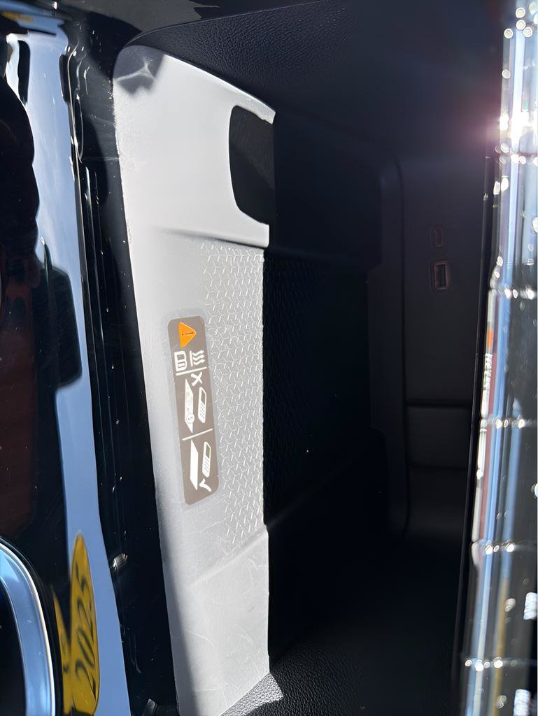 Used 2025 Chevrolet Traverse High Country FWD image 15