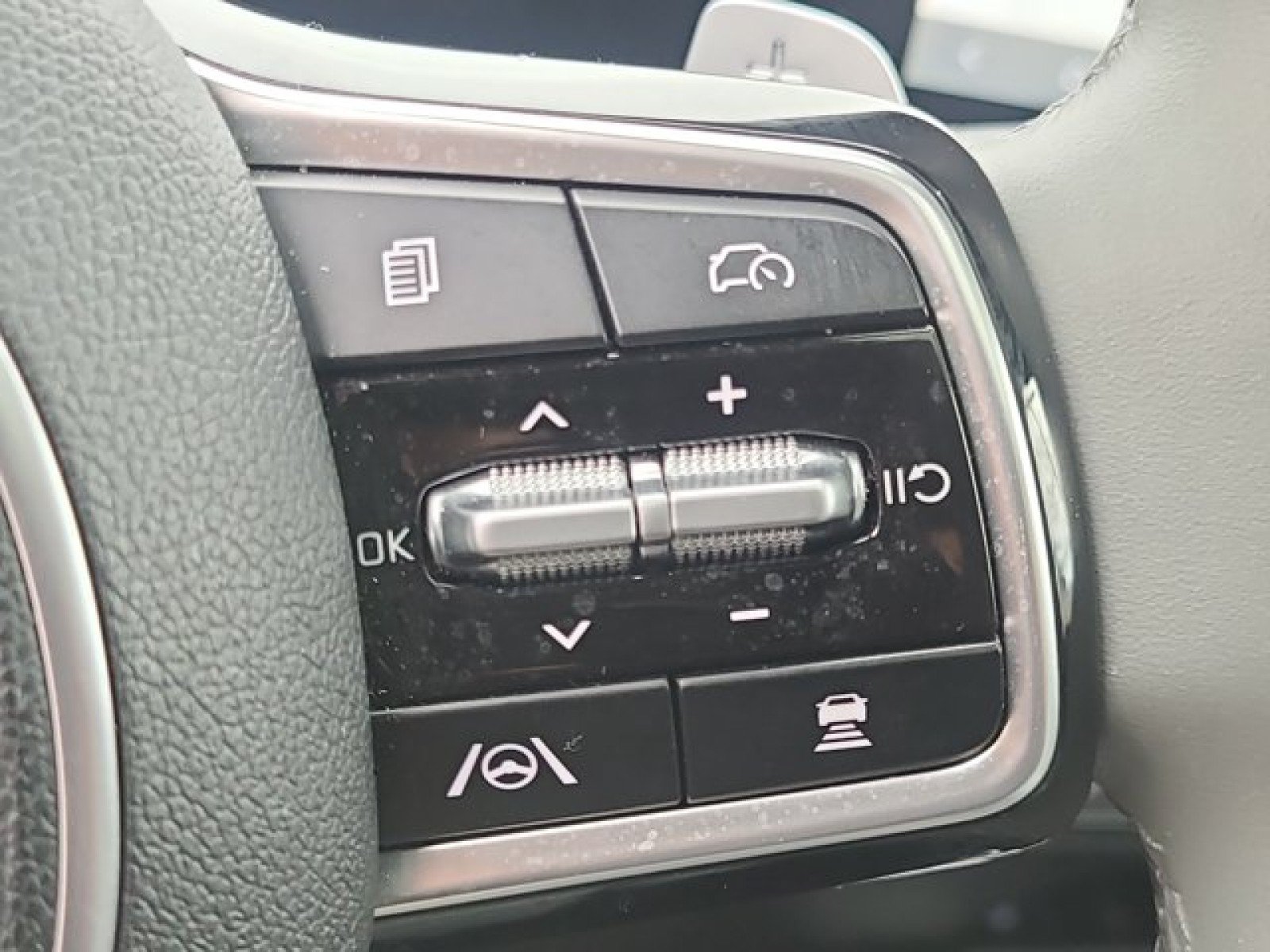 Used 2024 Kia Sorento SX Prestige w/ Sage Leather Package AWD/4WD image 30
