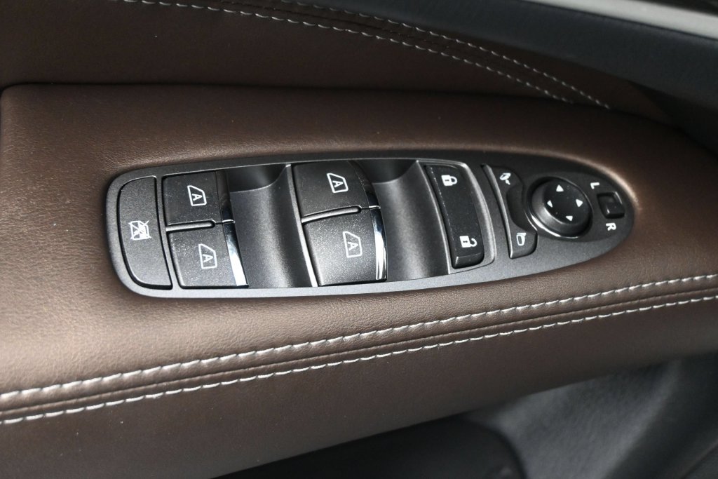Used 2020 INFINITI QX60 Luxe w/ Essential Package FWD image 4