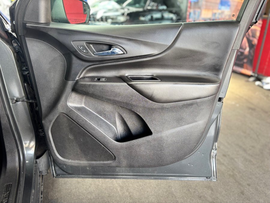 Used 2019 Chevrolet Equinox LT w/ Driver Convenience Package FWD image 23
