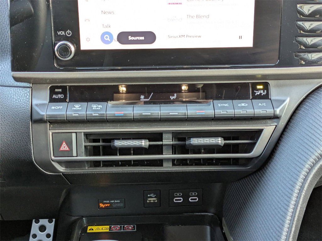 Used 2025 Toyota Camry SE image 25