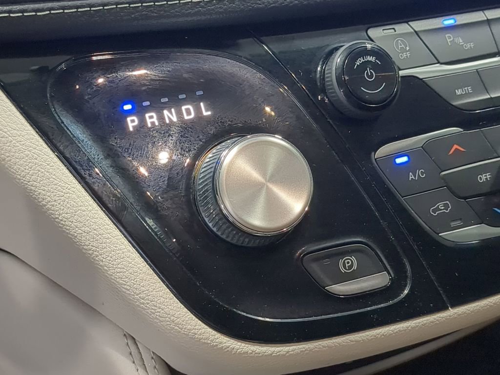 Used 2021 Chrysler Pacifica Limited w/ Uconnect Theater Family Group AWD/4WD image 40