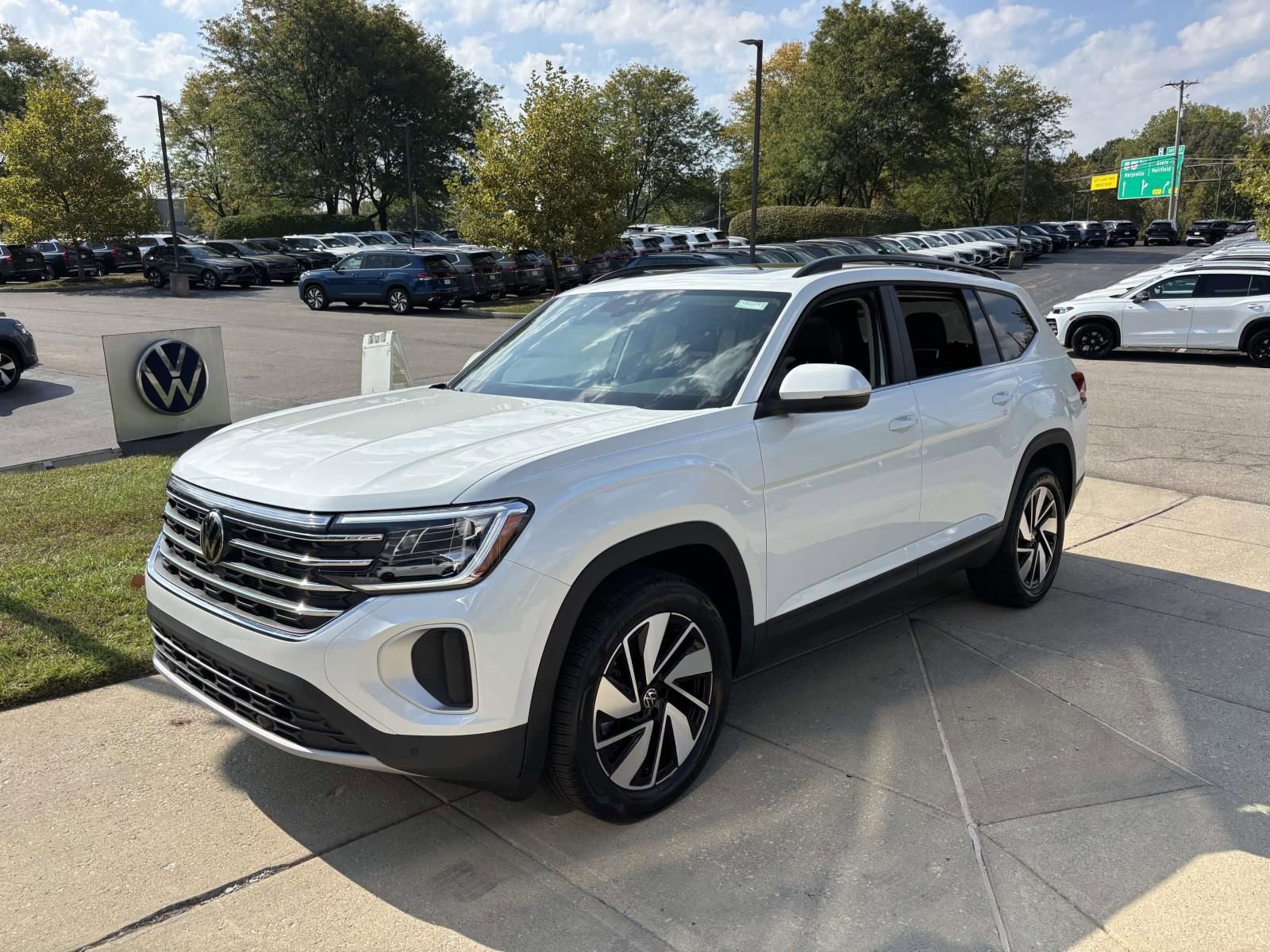 New 2026 Volkswagen Atlas SE image 3