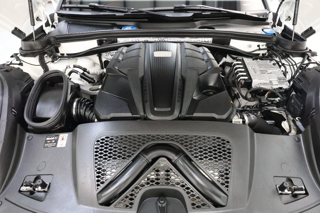 Used 2025 Porsche Macan S AWD/4WD image 81