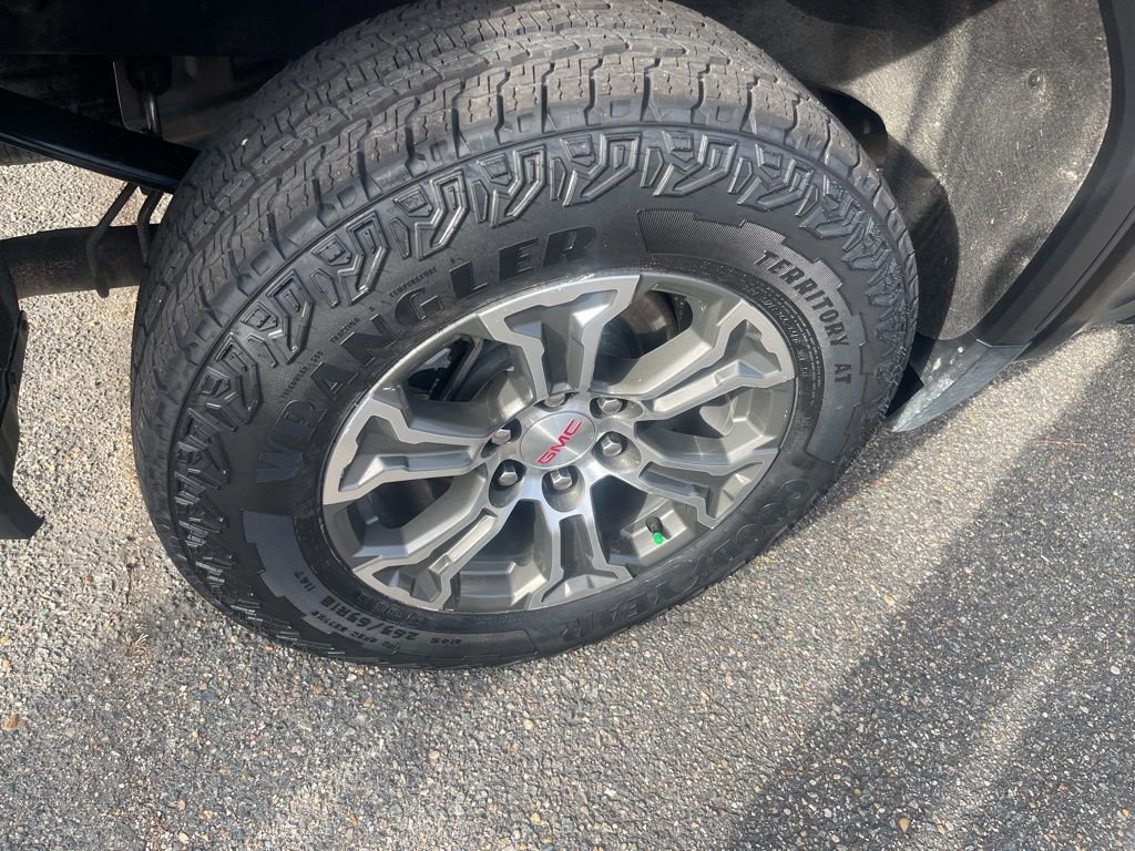 Used 2025 GMC Sierra 1500 SLT image 7