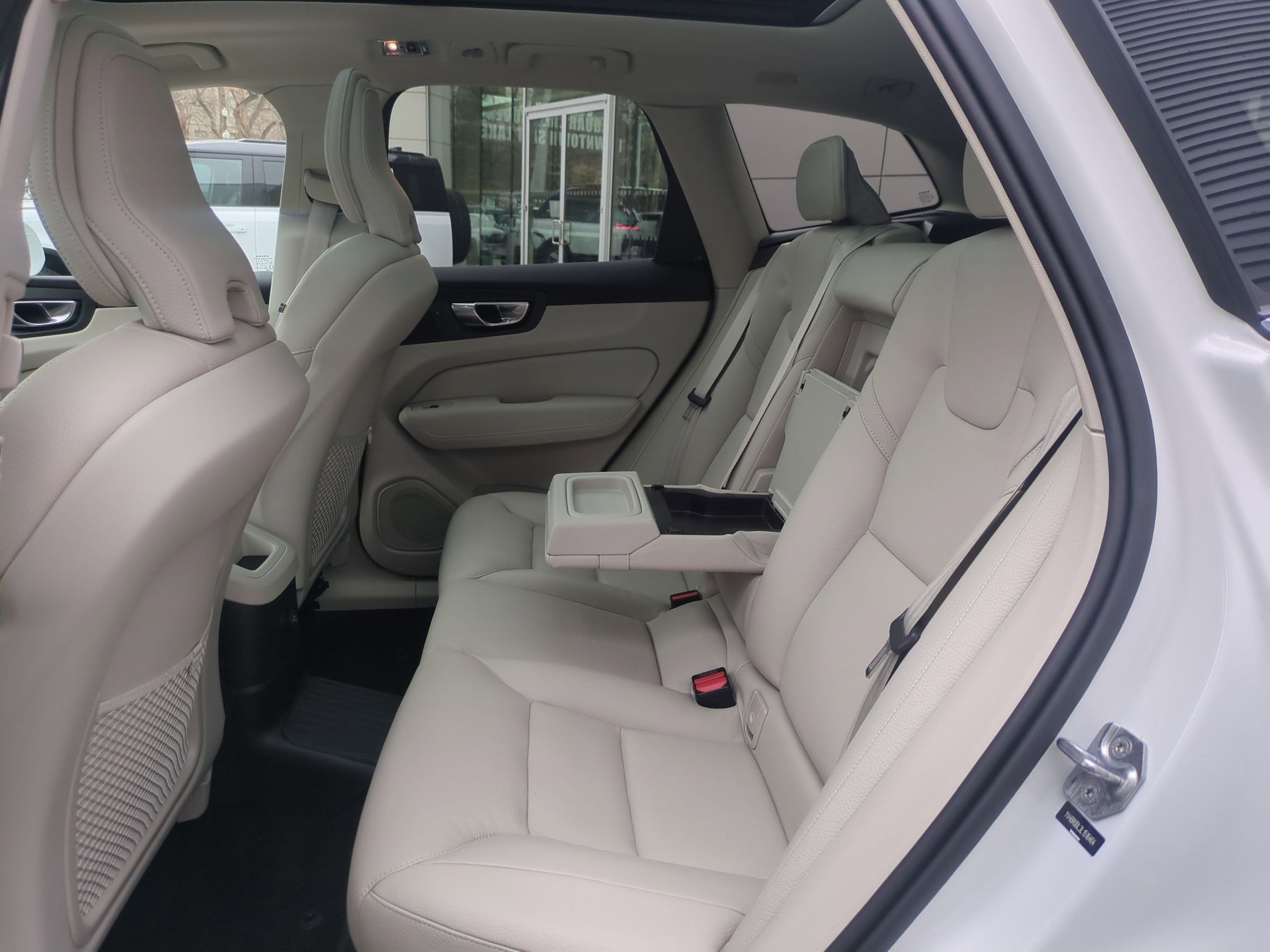 Used 2020 Volvo XC60 T8 Inscription w/ Protection Package Premier image 24