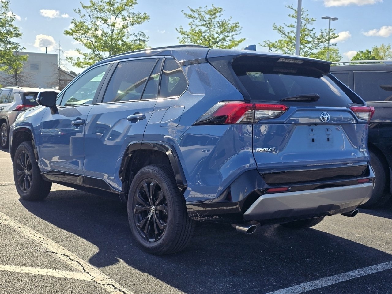 Used 2024 Toyota RAV4 SE image 5