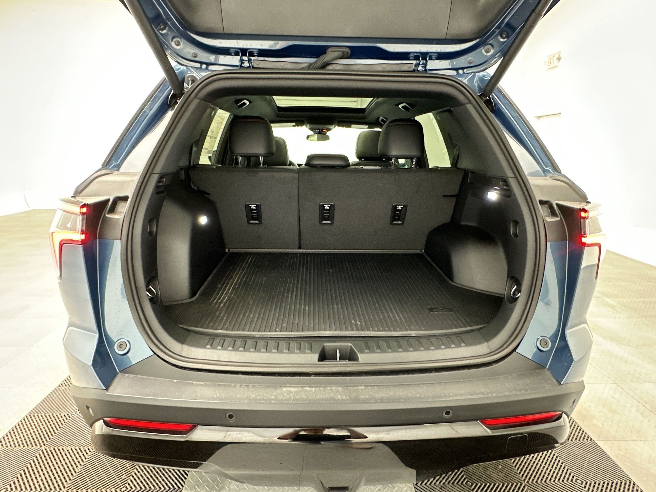 New 2027 Chevrolet Equinox RS w/ LPO, Floor Liner Package AWD/4WD image 25