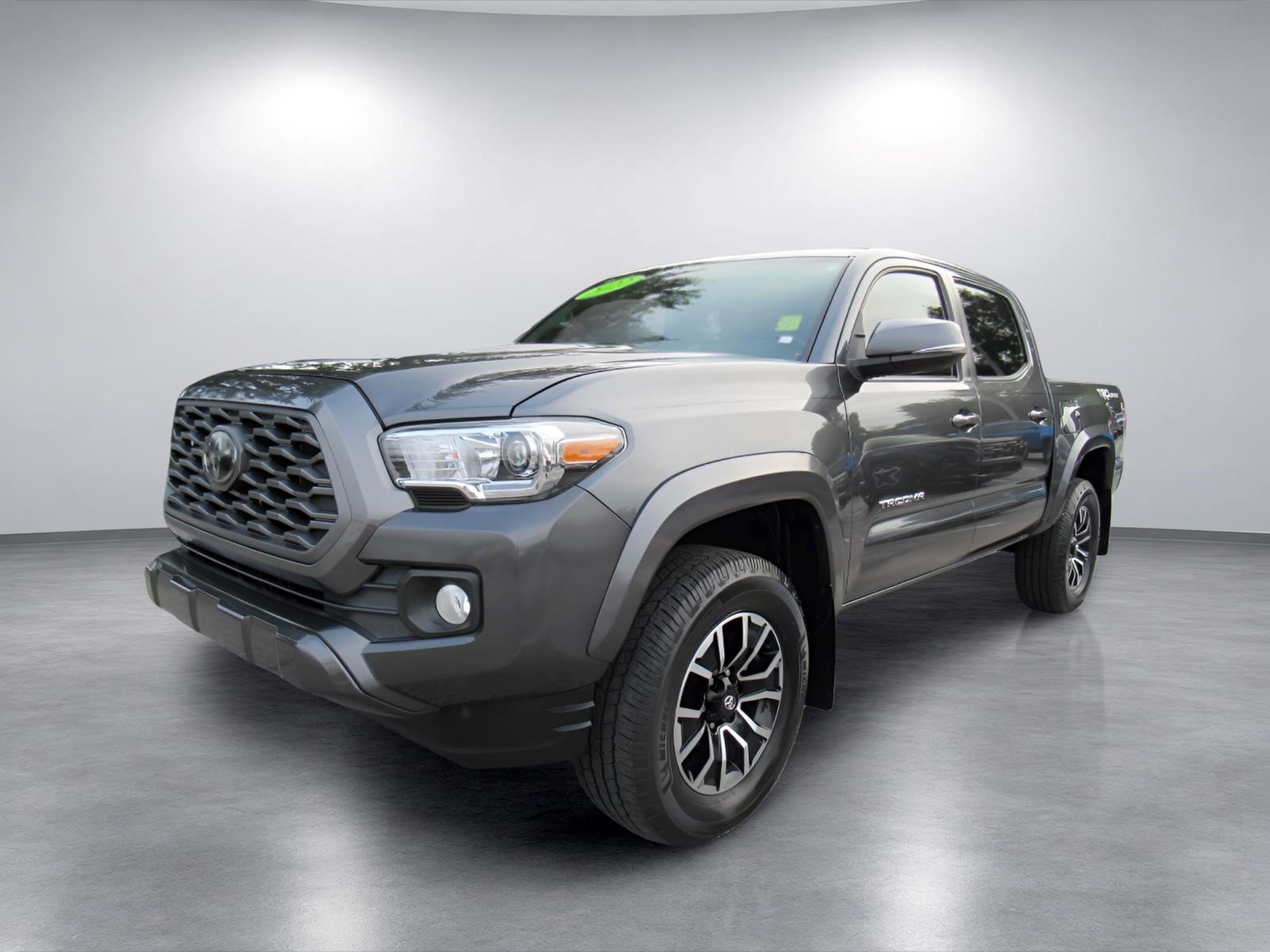 Used 2022 Toyota Tacoma TRD Sport w/ Technology Package RWD image 3