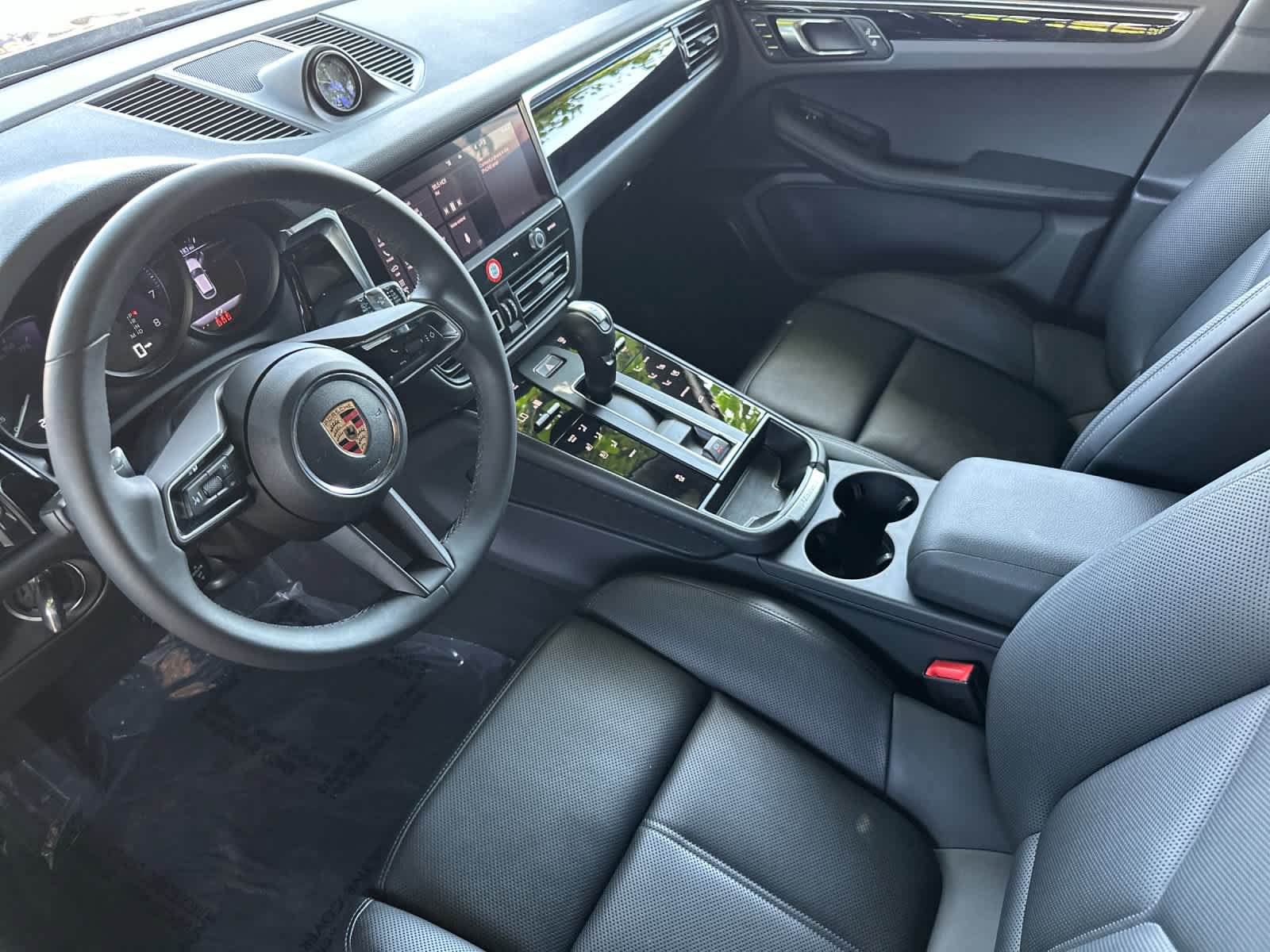 Used 2026 Porsche Macan AWD/4WD image 4