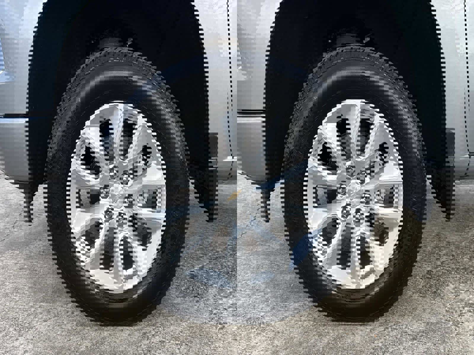 Used 2024 Chevrolet Silverado 1500 Custom image 4