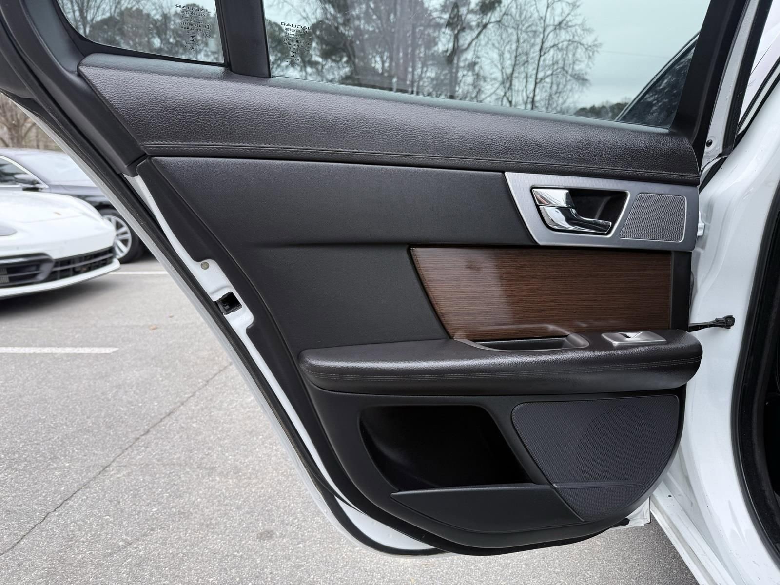 Used 2014 Jaguar XF 3.0 image 23