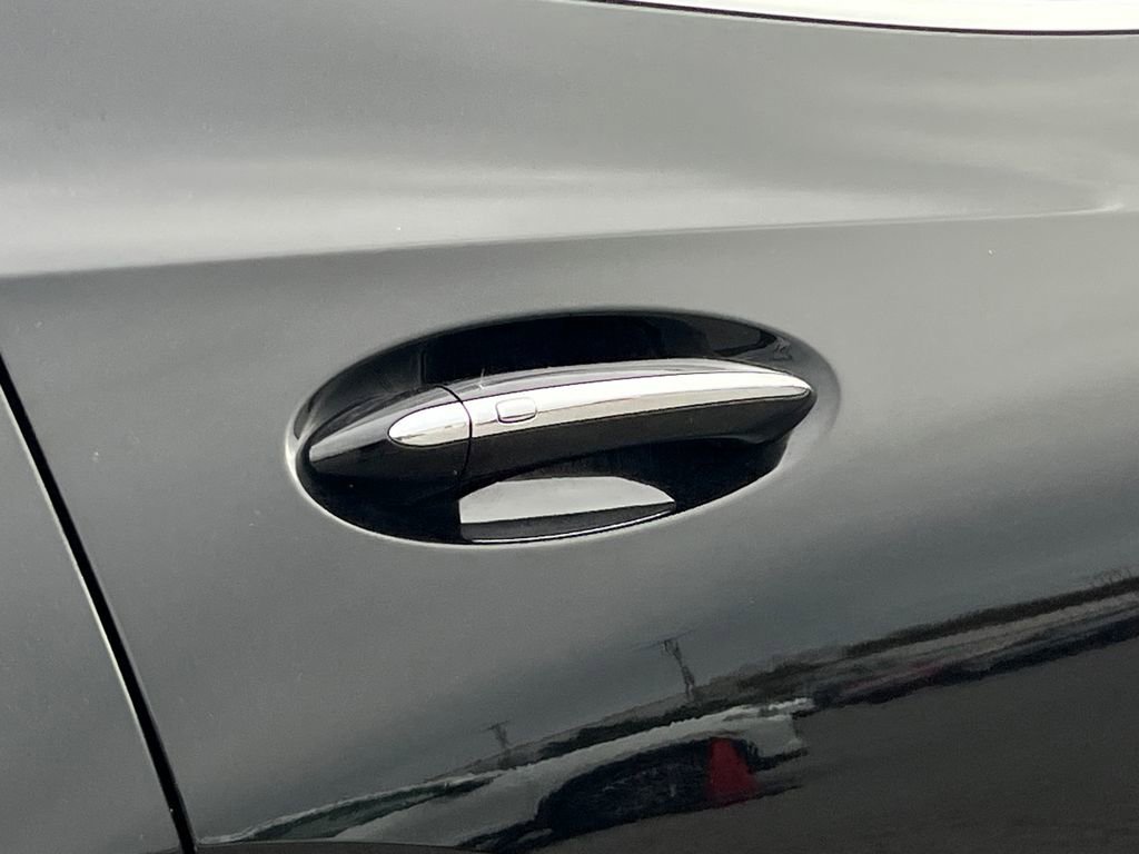 Used 2022 Buick Envision Essence w/ Safety Package image 10