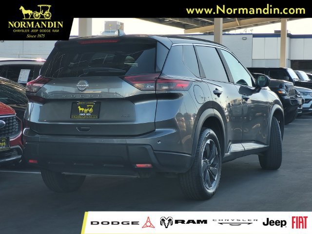 Used 2025 Nissan Rogue SV AWD/4WD image 3