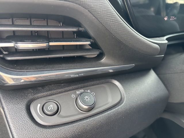 Certified 2025 Buick Envista Sport Touring FWD image 22