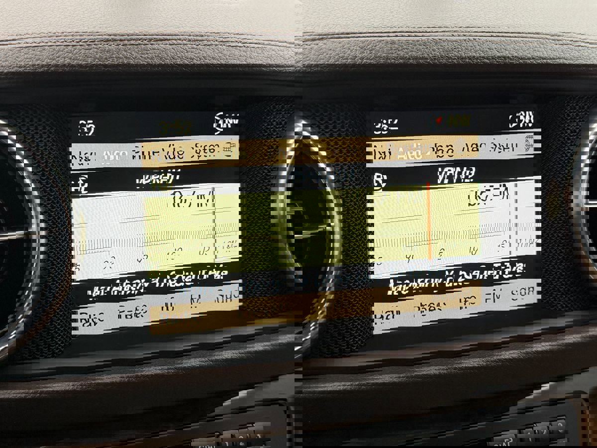 Used 2013 Mercedes-Benz SL 550 image 32