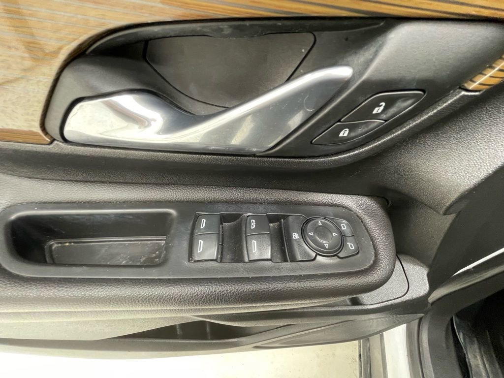 Used 2021 GMC Terrain SLE w/ Elevation Edition image 11