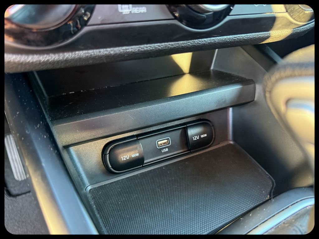 Used 2025 Kia Soul LX w/ LX Technology Package FWD image 27