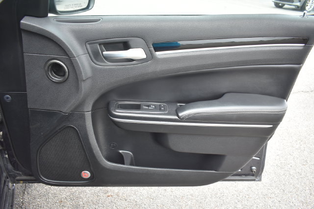 Used 2017 Chrysler 300 S RWD image 43
