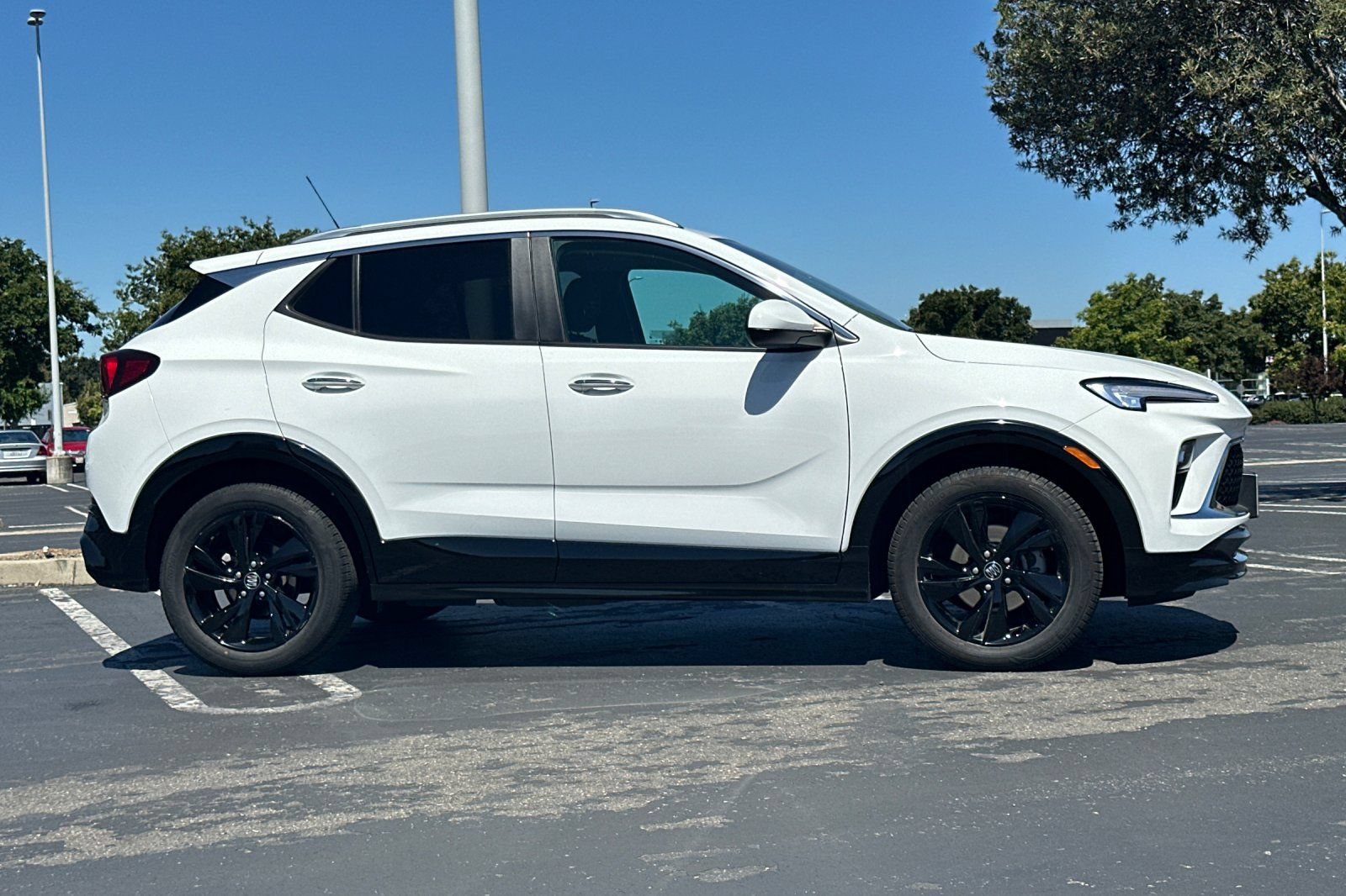 Used 2024 Buick Encore GX Sport Touring FWD image 3