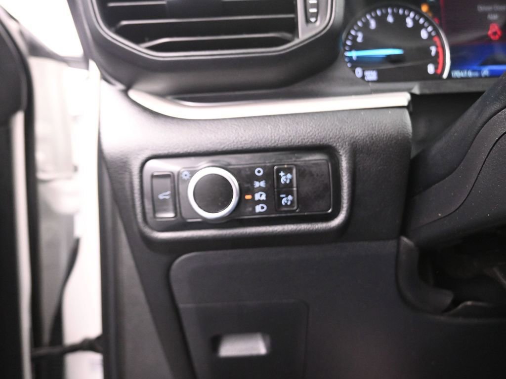 Used 2024 Ford Explorer XLT image 12
