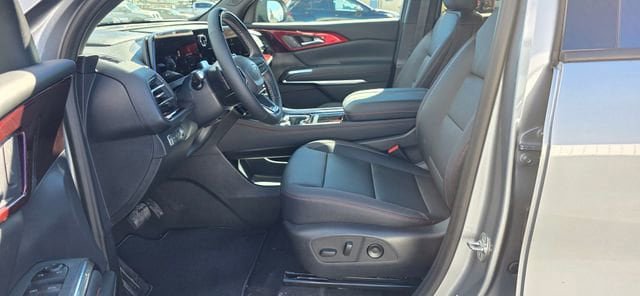 New 2026 Chevrolet Traverse Z71 w/ Enhanced Driving Package AWD/4WD image 9
